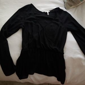 Leith medium. Black bell sleeve top